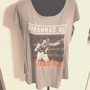 🚚6/$15 MOVE SALE🌀Muhammad Ali Sleeveless T-Shirt Sz 14-16